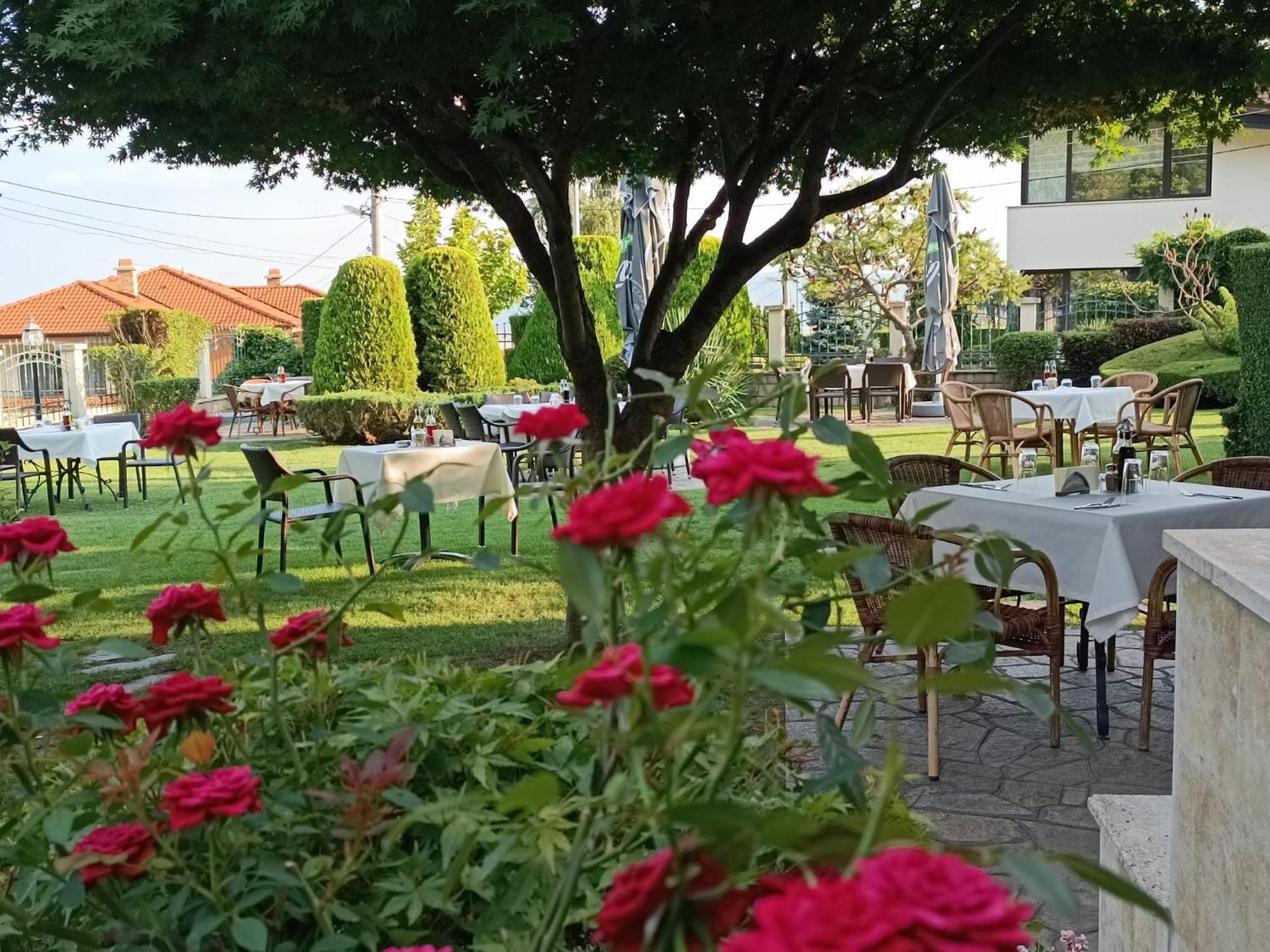 Hotel-Restaurant Almond Karlovo Luaran gambar