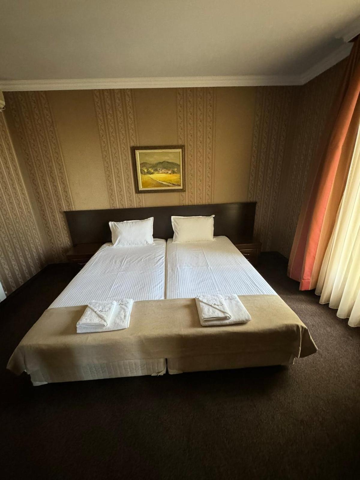 Hotel-Restaurant Almond Karlovo Luaran gambar