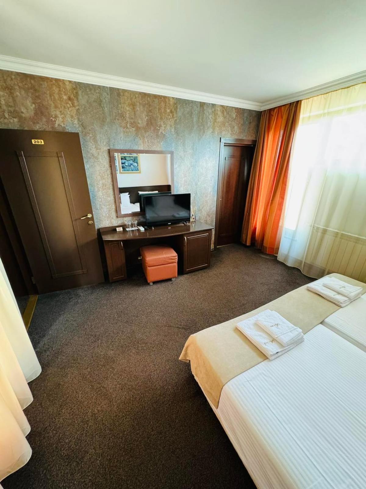 Hotel-Restaurant Almond Karlovo Luaran gambar