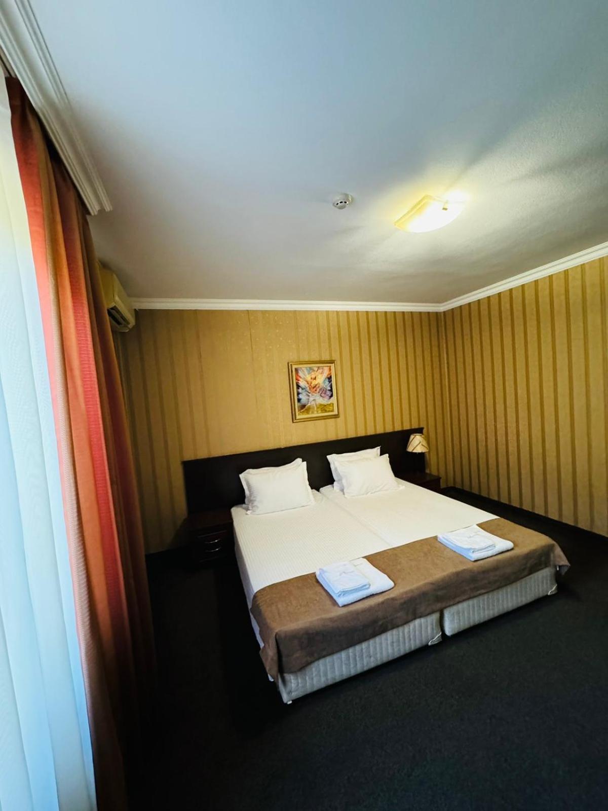 Hotel-Restaurant Almond Karlovo Luaran gambar