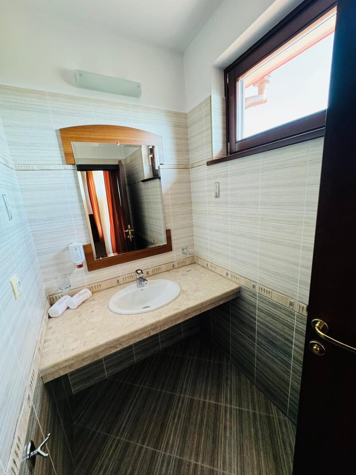 Hotel-Restaurant Almond Karlovo Luaran gambar