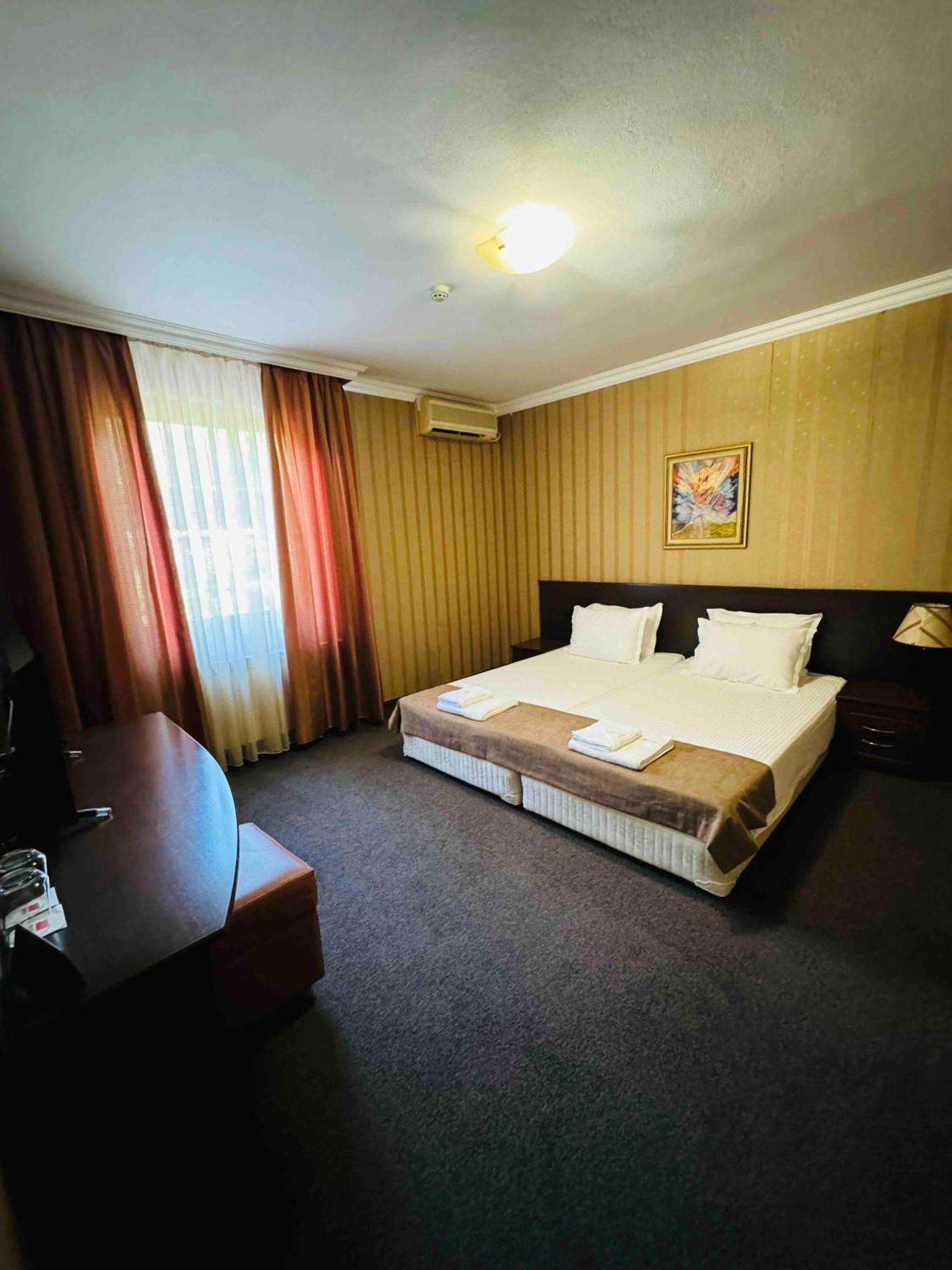 Hotel-Restaurant Almond Karlovo Luaran gambar