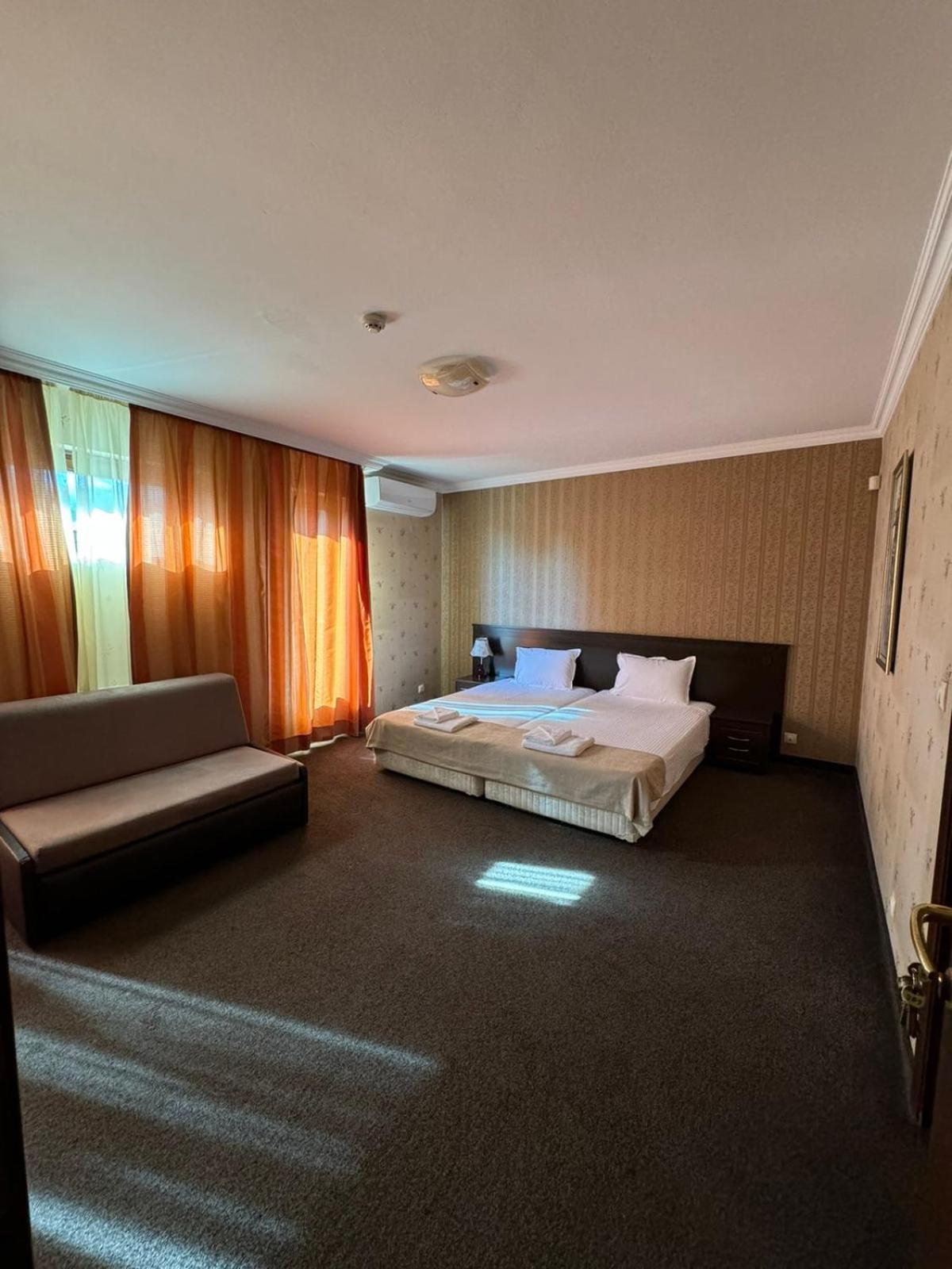 Hotel-Restaurant Almond Karlovo Luaran gambar