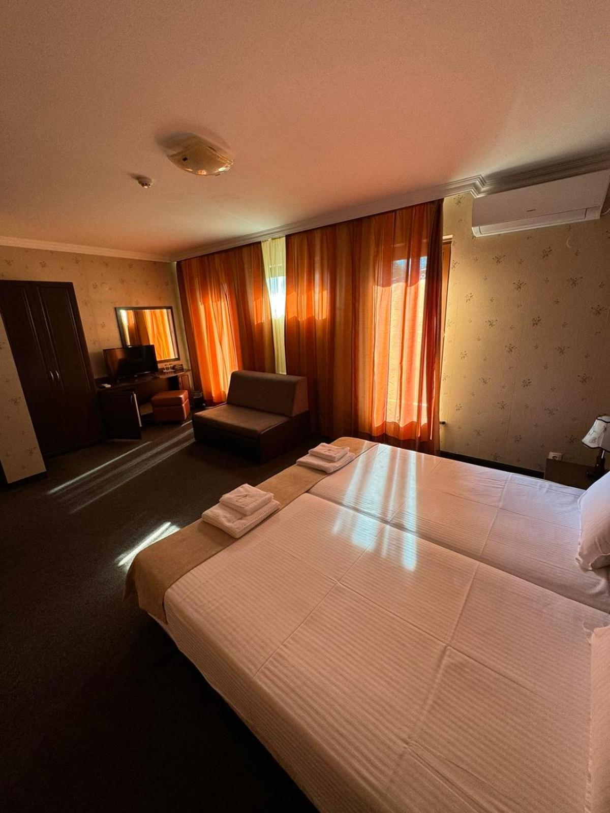 Hotel-Restaurant Almond Karlovo Luaran gambar