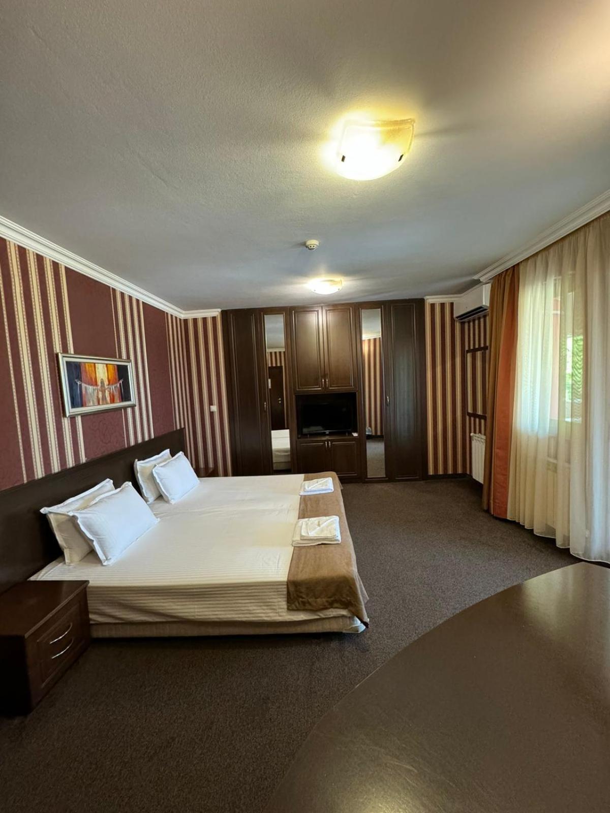 Hotel-Restaurant Almond Karlovo Luaran gambar