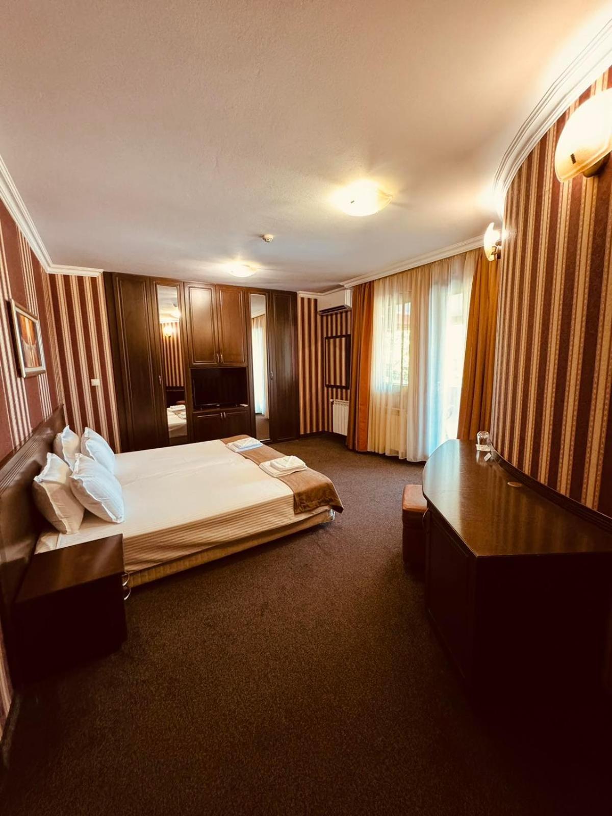 Hotel-Restaurant Almond Karlovo Luaran gambar