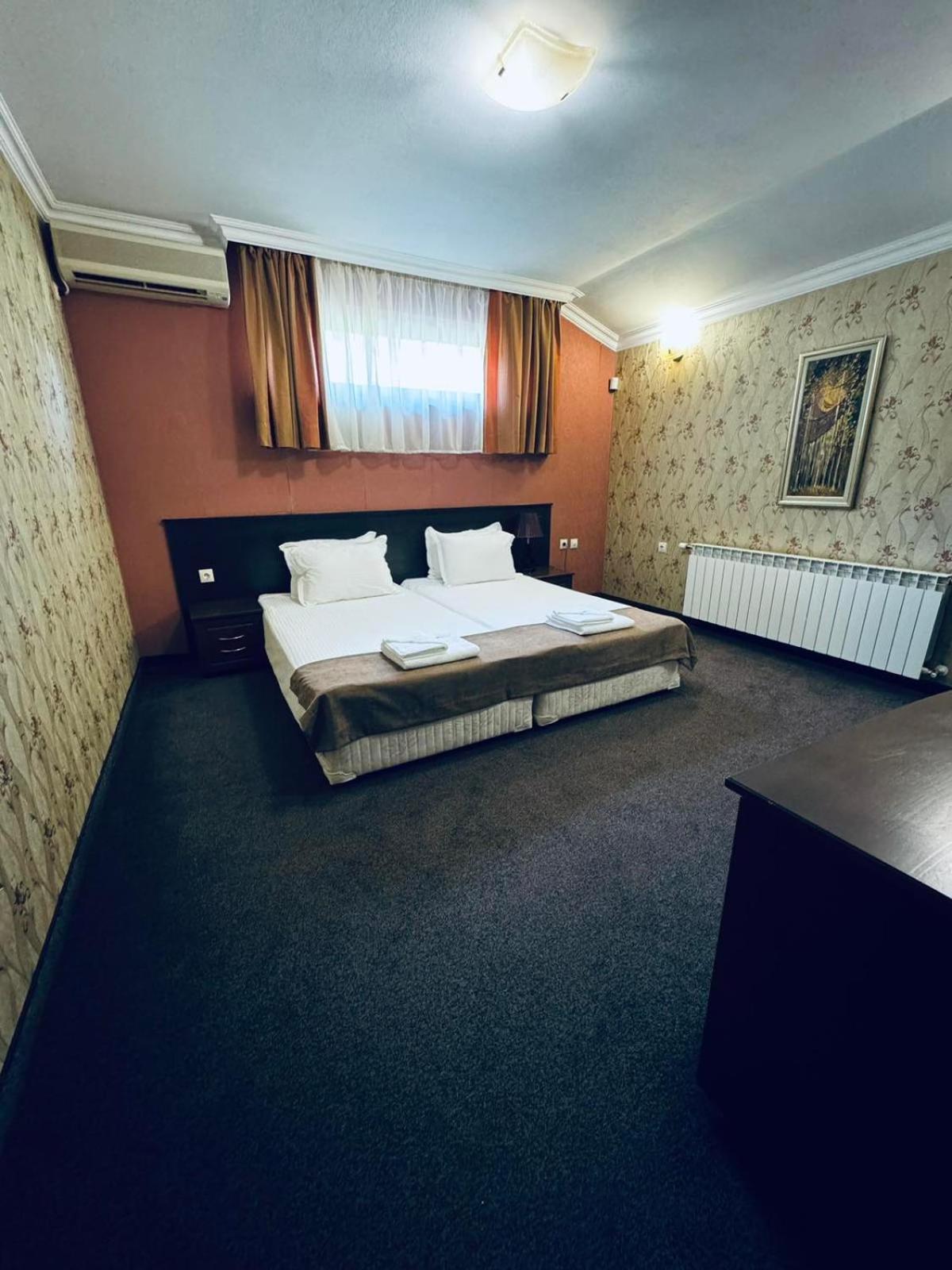 Hotel-Restaurant Almond Karlovo Luaran gambar
