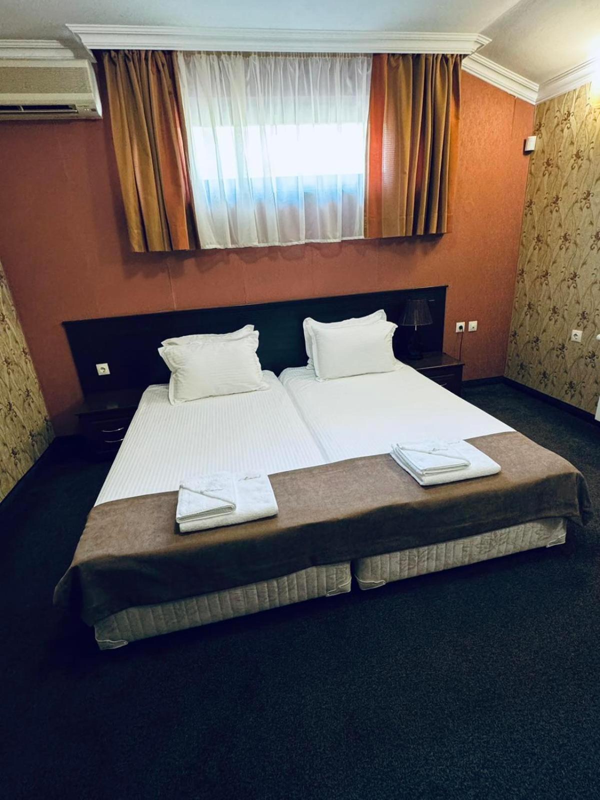 Hotel-Restaurant Almond Karlovo Luaran gambar