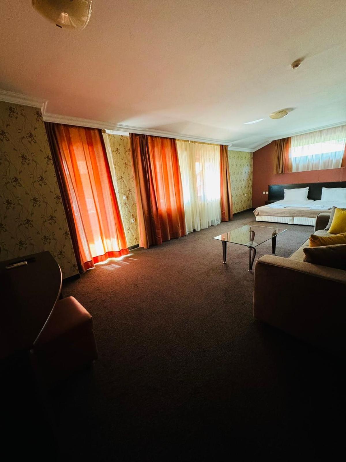 Hotel-Restaurant Almond Karlovo Luaran gambar