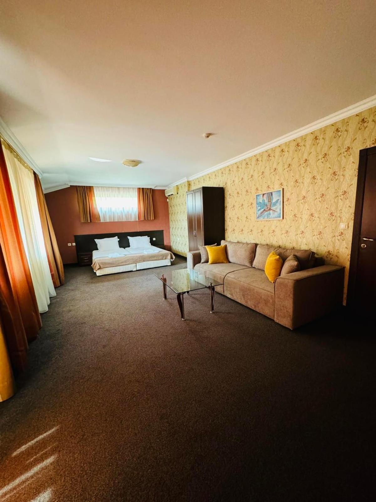 Hotel-Restaurant Almond Karlovo Luaran gambar