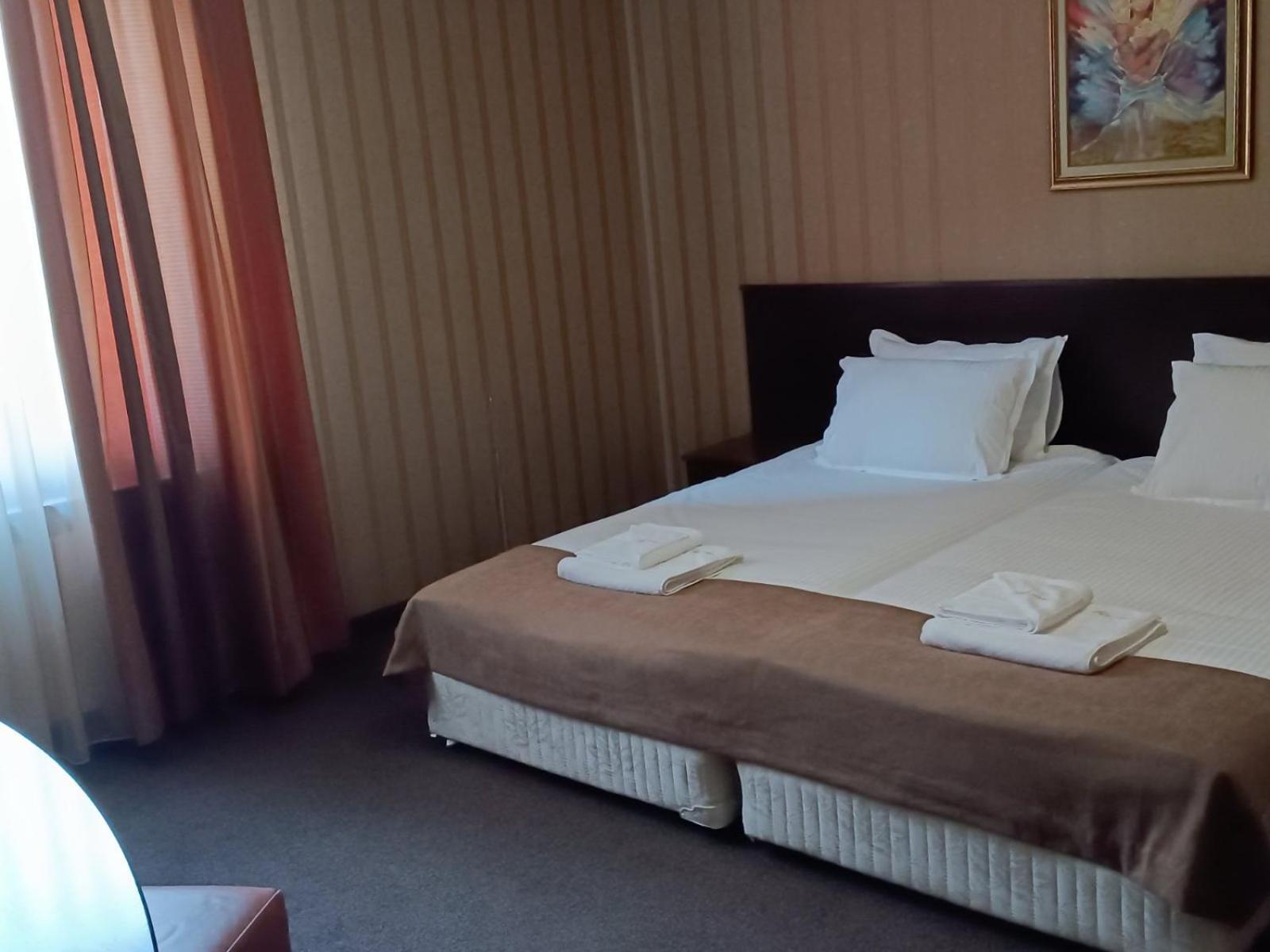 Hotel-Restaurant Almond Karlovo Luaran gambar